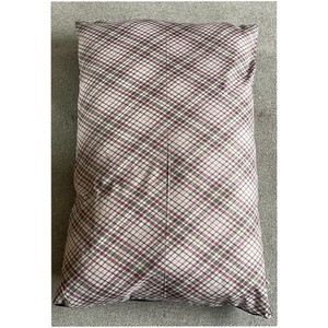 Paw Prints Pet Bed by R&G