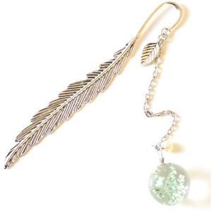 Beaded Gypsophila Dried Flower Vintage Feather Bookmark - Green