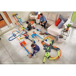 Colossal Crash Figure 8 Track Set - Multi-Colour by Hot Wheels