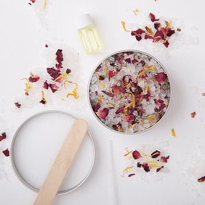 Bee and Bumble Dried Flower Bath Salts Craft Kit - Multiple Colours by Bee Bumble