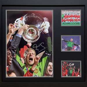 Peter Schmeichel Signed and Framed Manchester United Photograph - Green by Allstarsignings