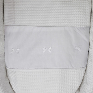 White Waffle with Bows White Wicker Moses Basket - White by Kinder Valley