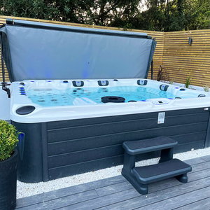 Ecstatic Wave Hot Tub - White by Fonteyn