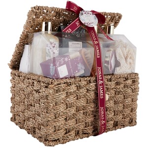 Jonas & James Winter Berry and Clementine Hamper - White and Brown by Jonas & James