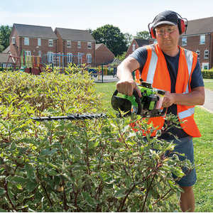 Draper Petrol Hedge Trimmer 22.5CC - Black/Green by Draper