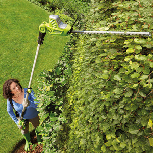20V Cordless Telescopic Hedge Trimmer - Green by Garden Gear