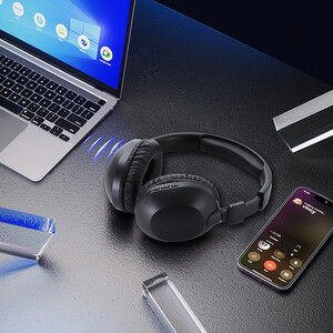 Black Wireless Headphones - Black