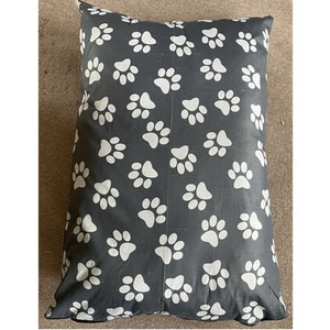 Paw Prints Pet Bed by R&G
