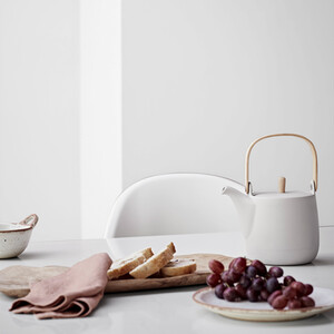 Crown Easyclean Kitchen Paint - Pure Brilliant White / 1l by Crown Paints