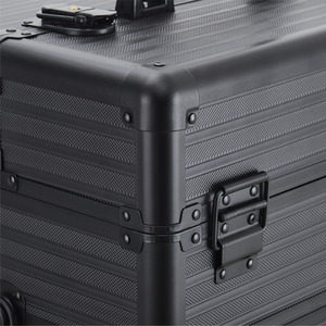 Professional Beauty Case on Wheels by Livingandhome