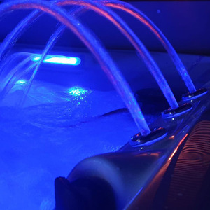 Hampton Bay Hot Tub - Cloudy White by Blue Whale spa