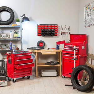 Woodworking Bench - with 2 vices, spacious drawer, shelf - Brown / 47.5cm by tectake