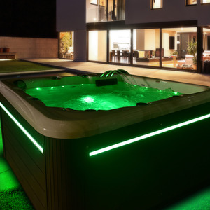 Palm Spas Spritz plus 6 Seat Single Lounger Hot Tub by Palm spas