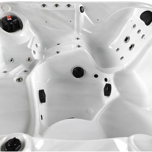 Hampton Bay Hot Tub - Cloudy White by Blue Whale spa