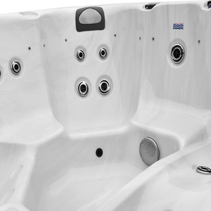 Palm Spas Spritz plus 6 Seat Single Lounger Hot Tub by Palm spas