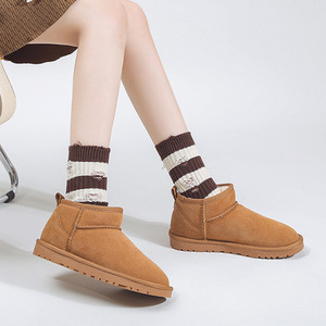 Round-Toe Flat Ankle Snow Boots by komore