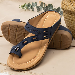 Stylish Women's Flip-Flops with Toe Clip