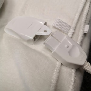 Electric Blanket Throw with Temperature Settings - White / 150cm by Samuel Alexander