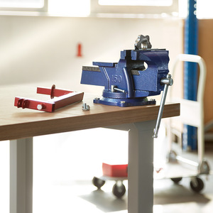Bench Vice - cast iron, with anvil, rotatable, 2 locking screws - Blue / 15cm by tectake