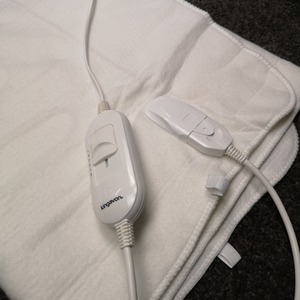 Electric Blanket Throw with Temperature Settings - White / 150cm by Samuel Alexander