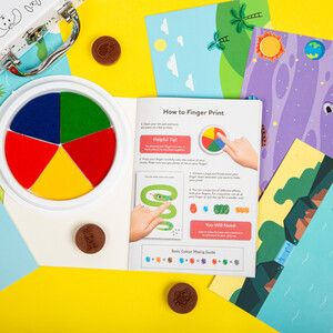 Fringerprint Art Activity Case by Craft Hub