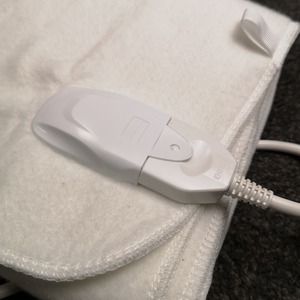 Electric Blanket Throw with Temperature Settings - White / 60cm by Samuel Alexander