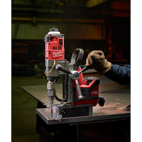 M18 FUEL 18V Lithium-Ion Brushless Cordless 1-1/2 in. Lineman Magnetic Drill High Demand Kit w/ Two 8.0Ah Batteries