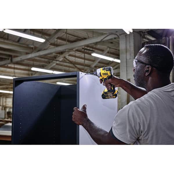 ATOMIC 20V Max Lithium-Ion Brushless Cordless Compact 1/4 in. Impact Driver Kit with 2.0Ah Battery. Charger and Bag