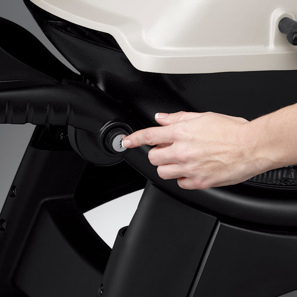 Q 3200 Liquid Propane Gas Grill in Titanium