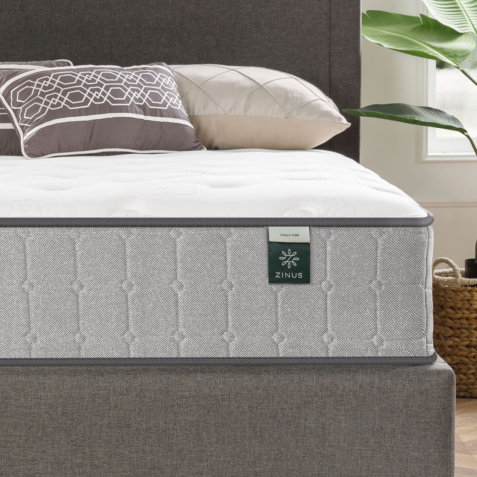 Comfort Support 10�� Hybrid of Cooling Gel Memory Foam and Pocket Spring Mattress. Full
