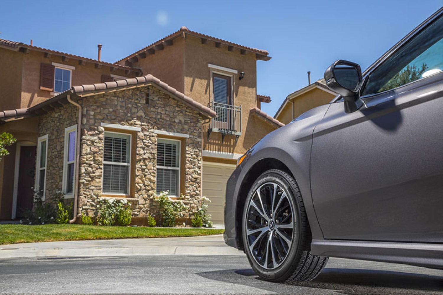 Avid Ascend LX All Season 225/65R17 102H Passenger Tire