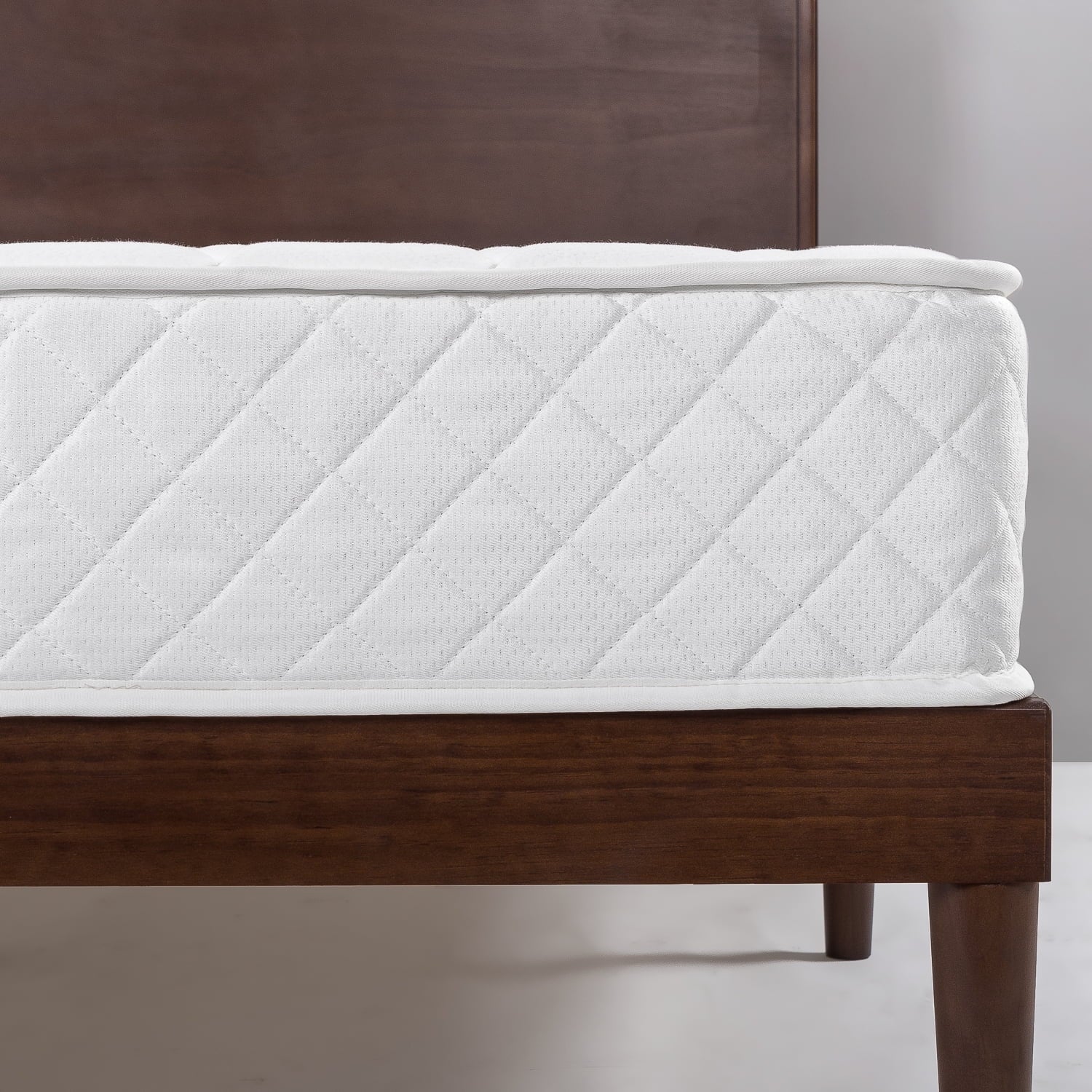 8 Quilted Hybrid of Comfort Foam and Pocket Spring Mattress. Queen