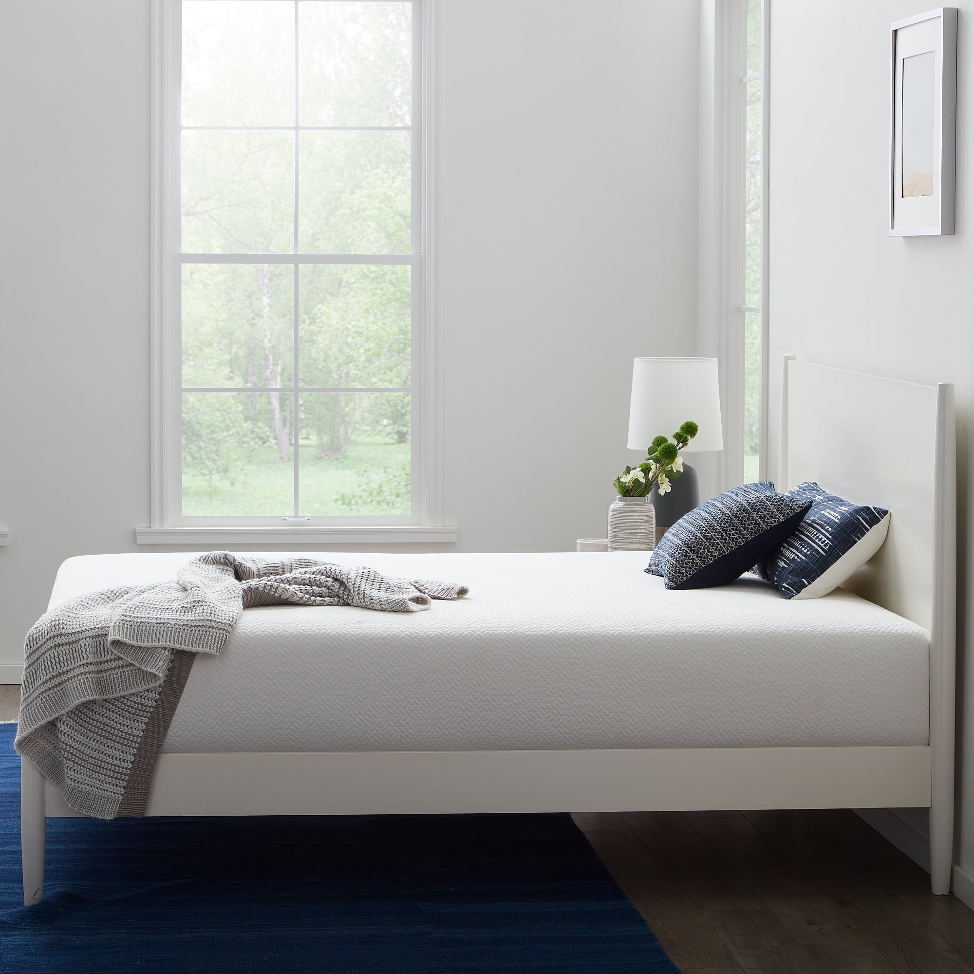 12 Memory Foam Mattress. Queen