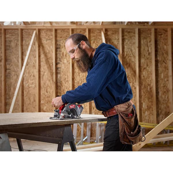 M18 FUEL 18V Lithium-Ion Brushless Cordless 6-1/2 in. Circular Saw W/ M18 5.0 Ah Battery