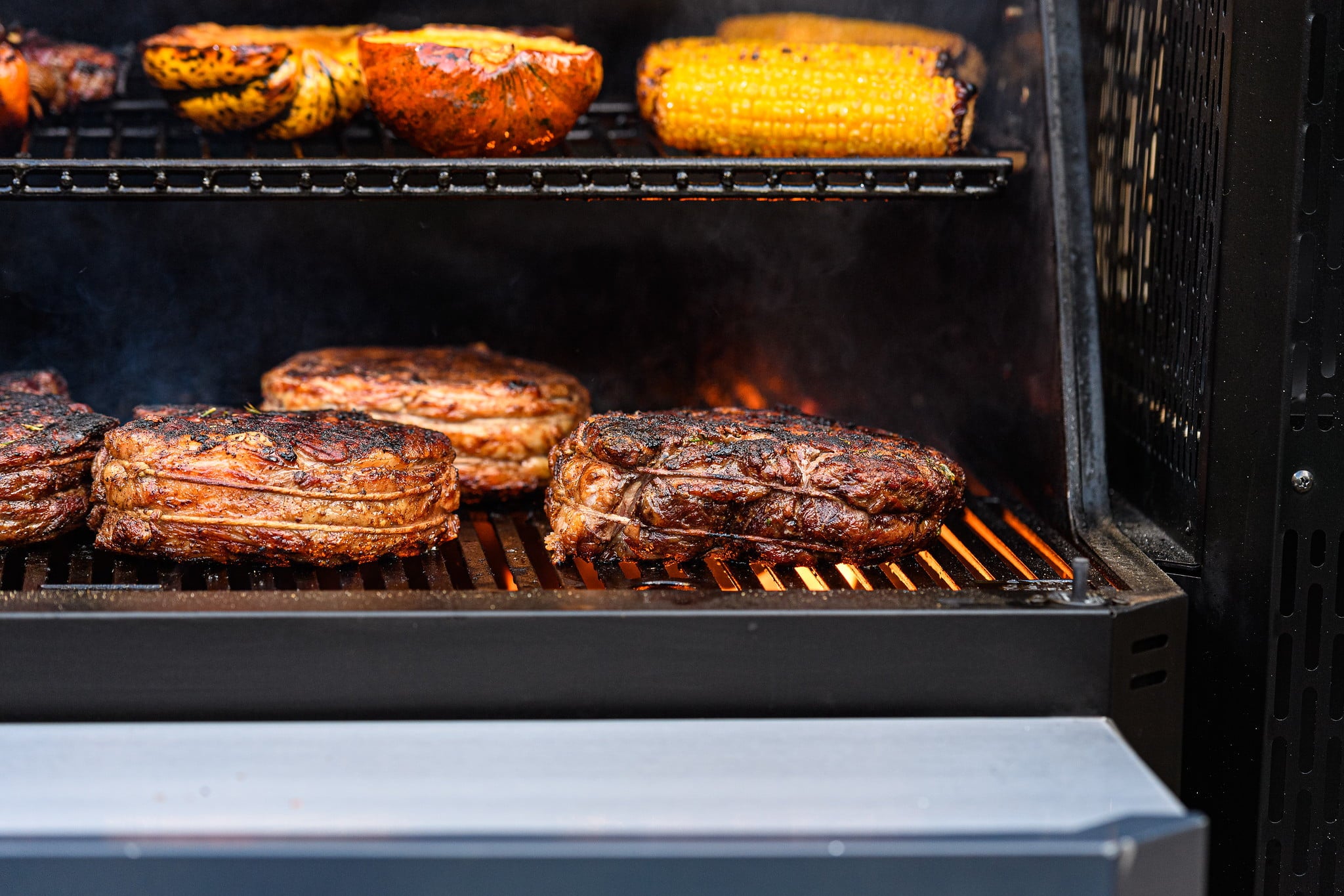 Series 1050 Digital Charcoal Grill + Smoker