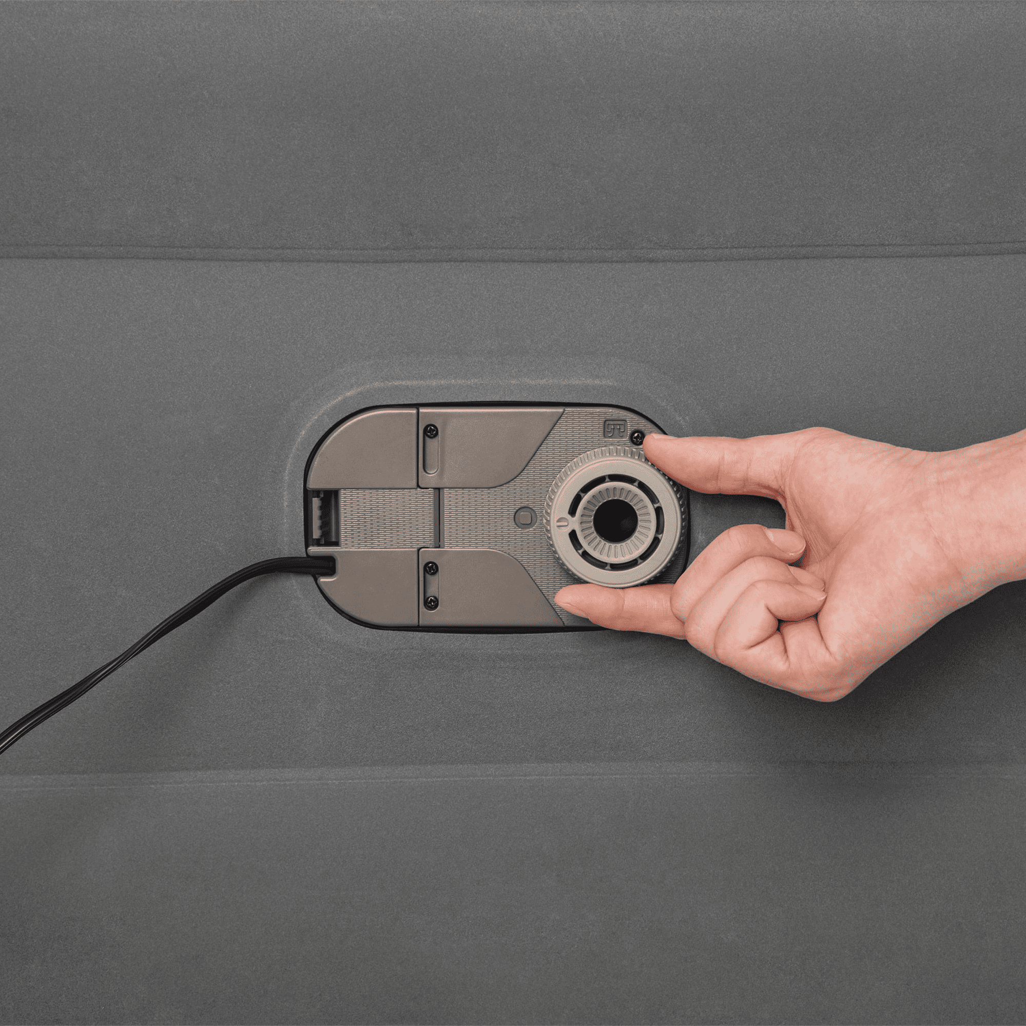 Headboard 18 Queen Air Mattress with Built-in Pump