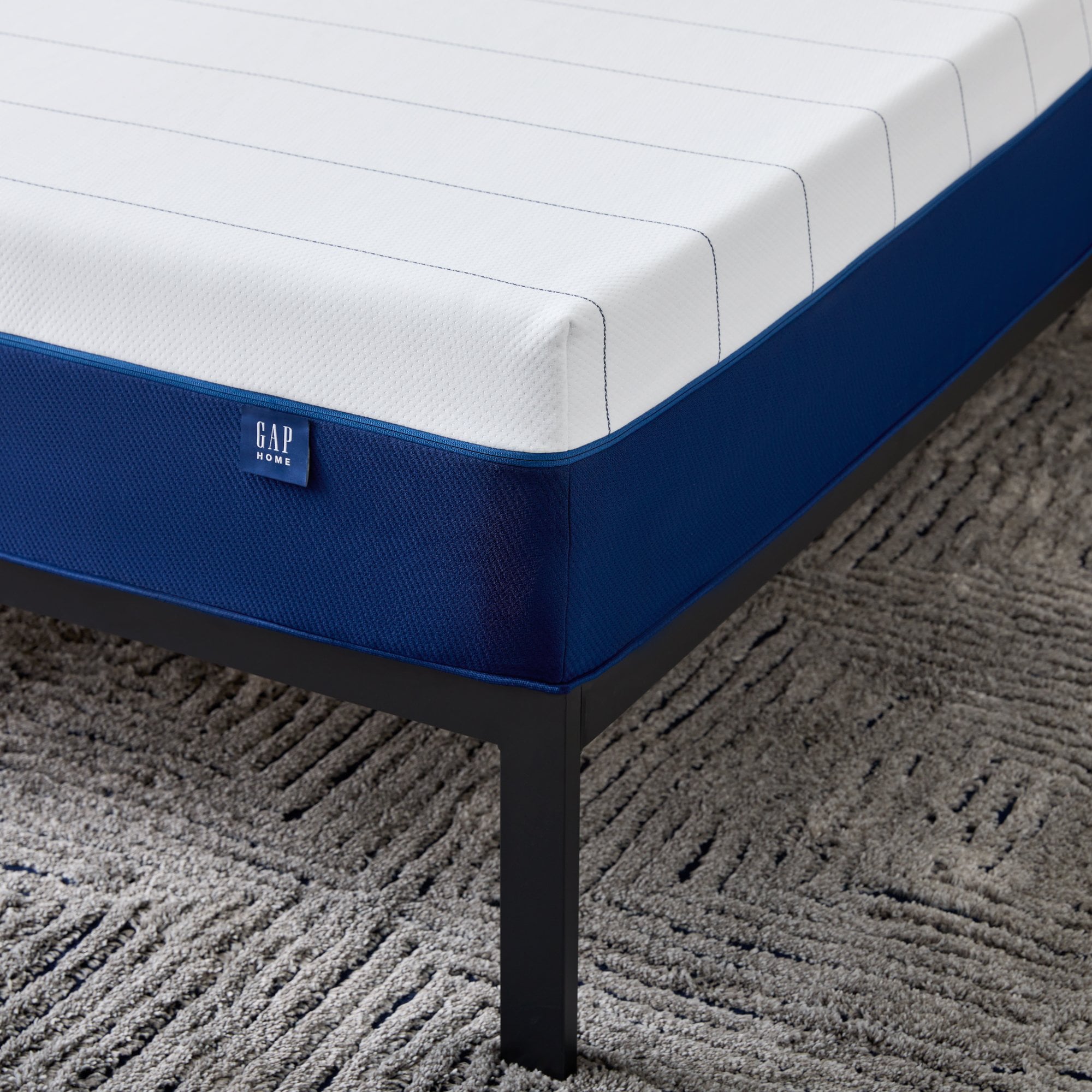 Home 10�� Hybrid of Gel Memory Foam and Pocket Coils Mattress. Queen