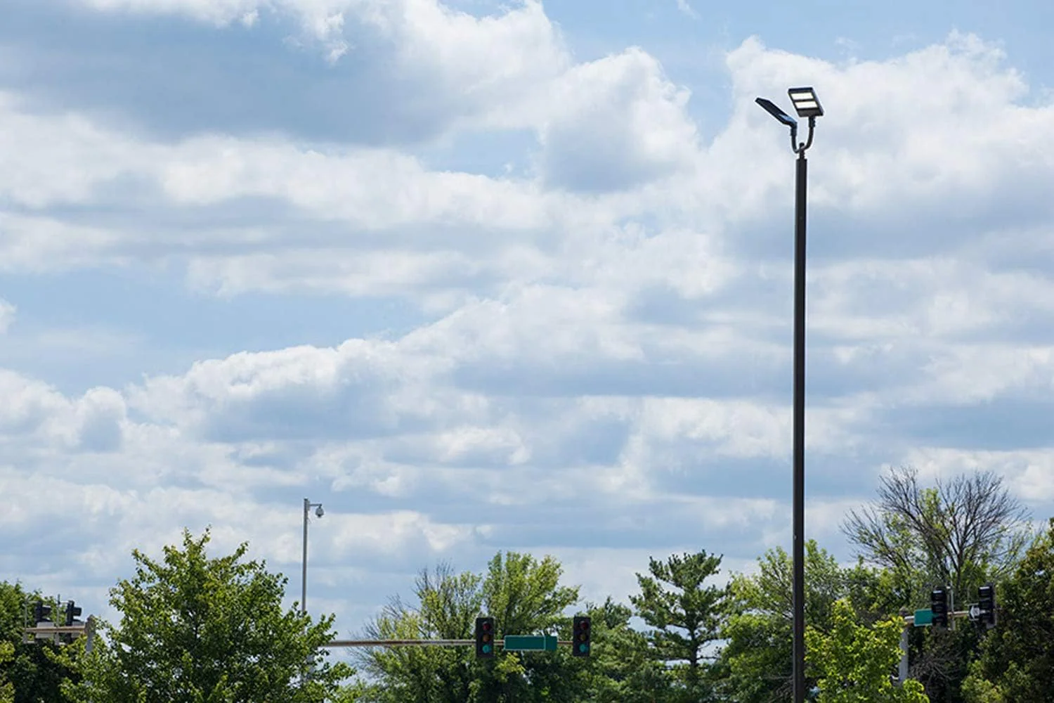 LEDMO LED Parking Lot Light 200W. Commercial Outdoor Area Lighting