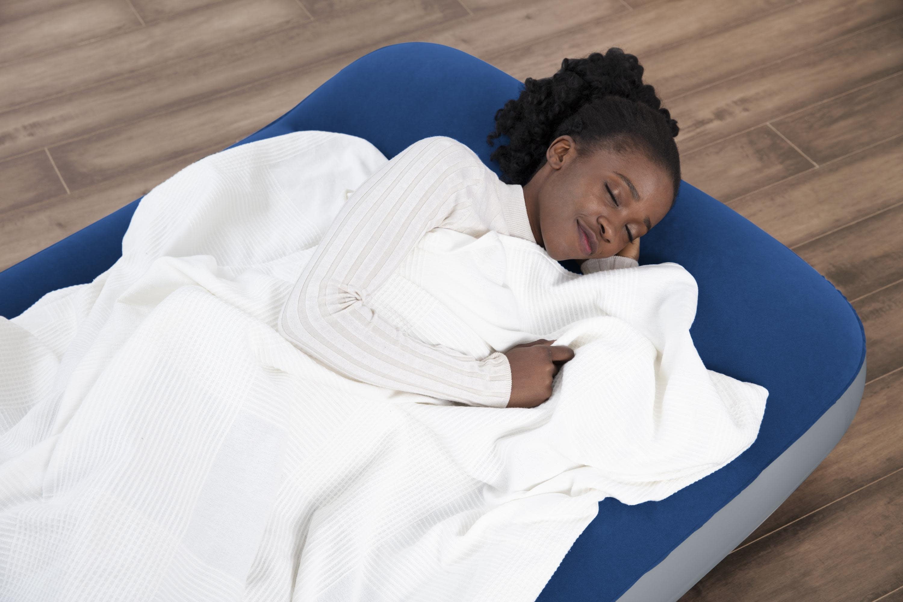 12 Tritech Twin Air Mattress with Built-in Pump