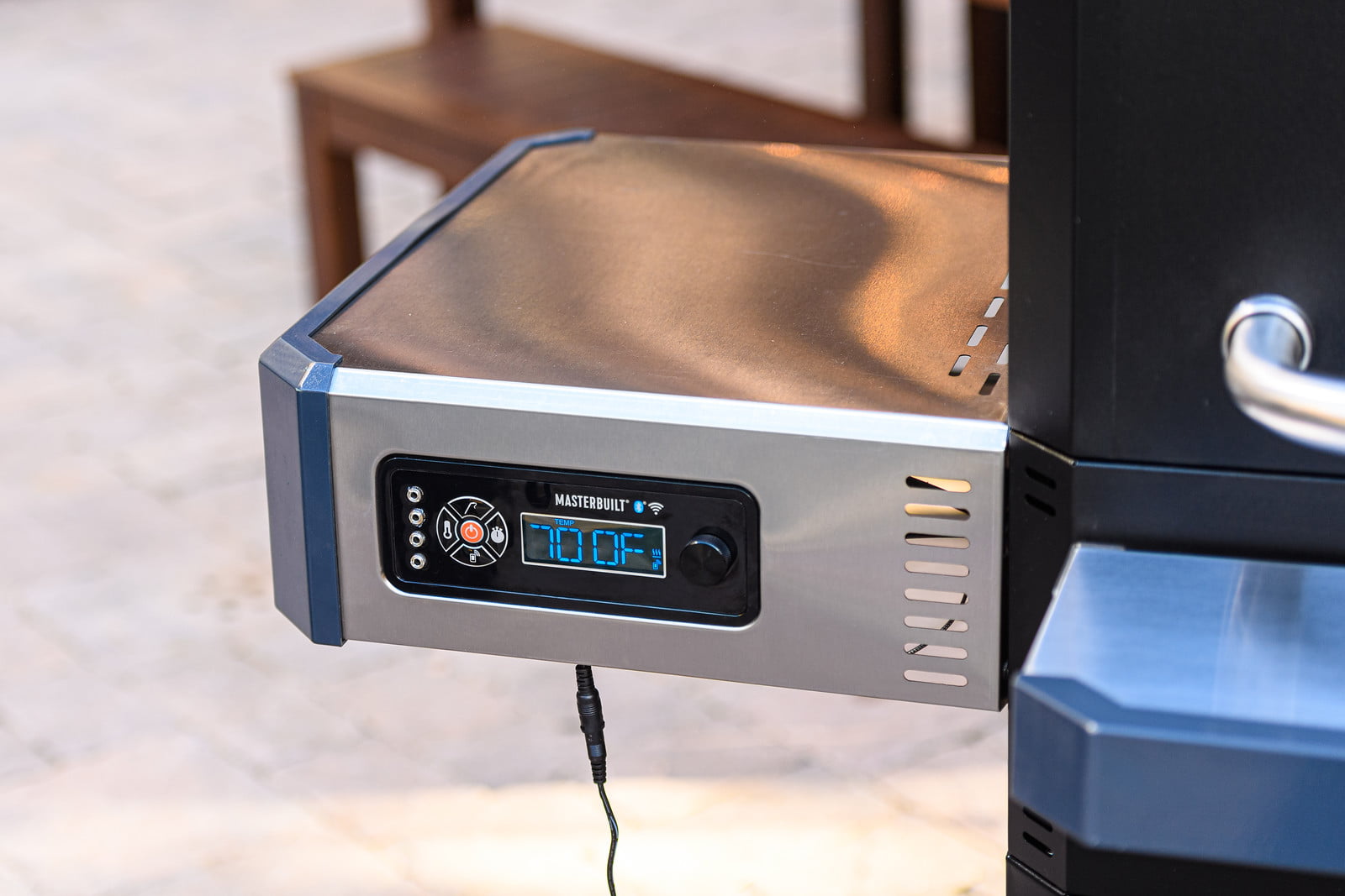 Series 1050 Digital Charcoal Grill + Smoker