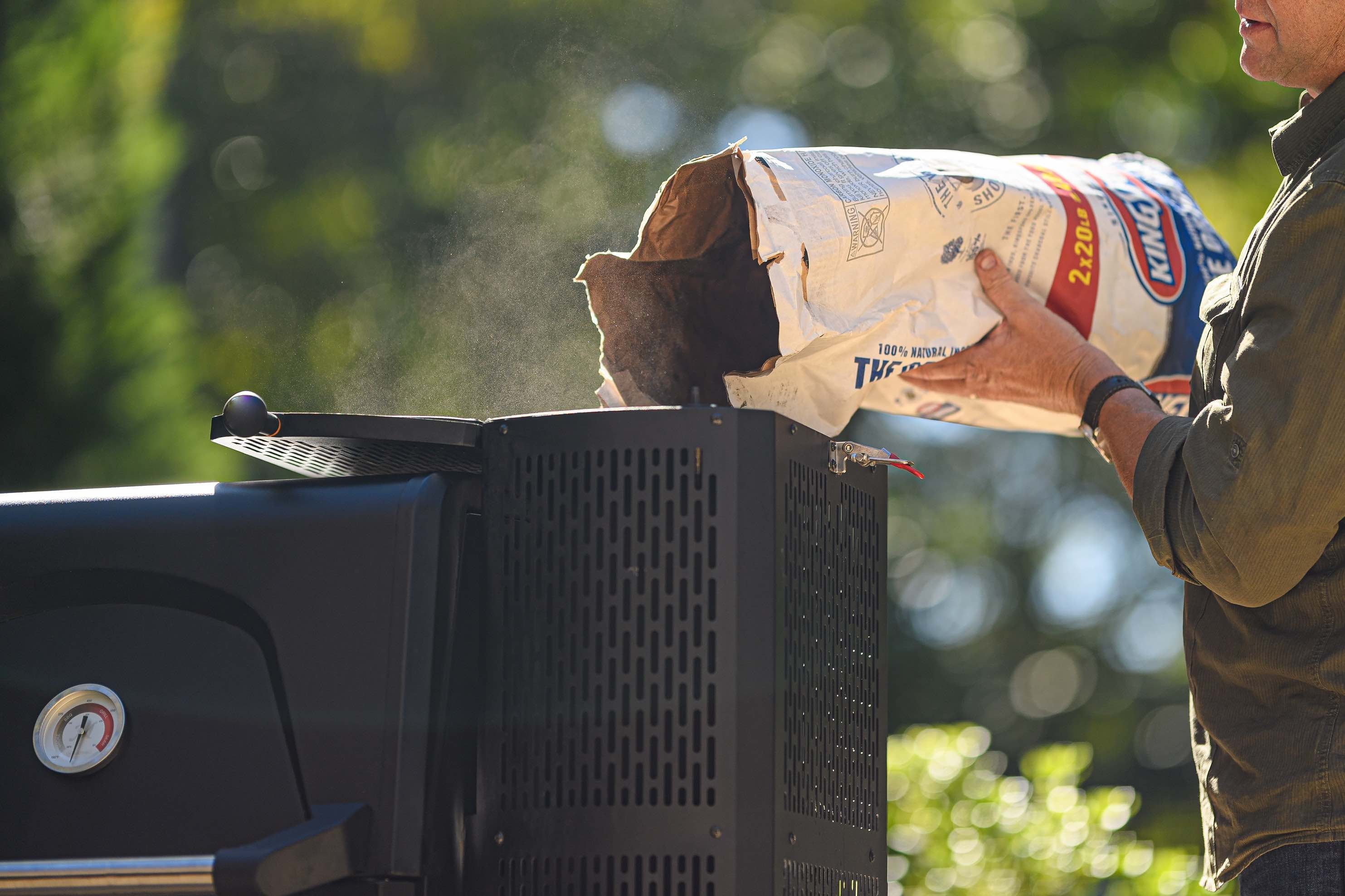 Gravity Series 560 Digital Charcoal Grill and Smoker Combo