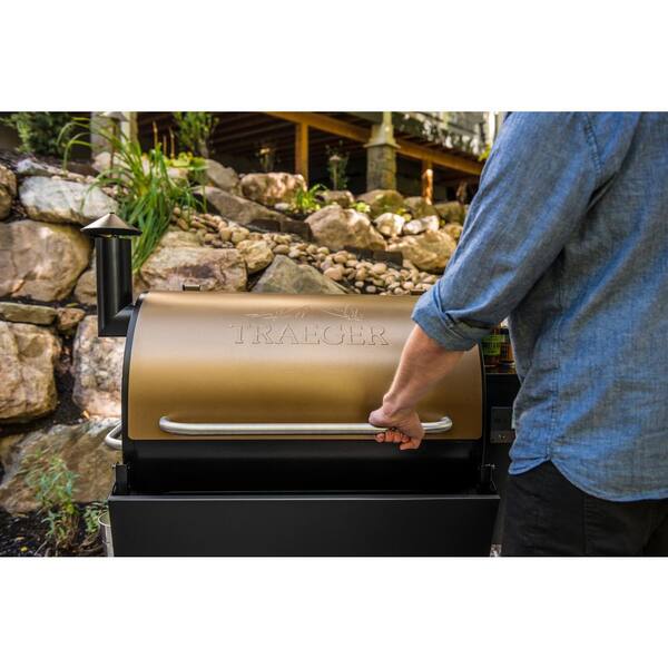 Pro 780 Wifi Pellet Grill and Smoker in Bronze