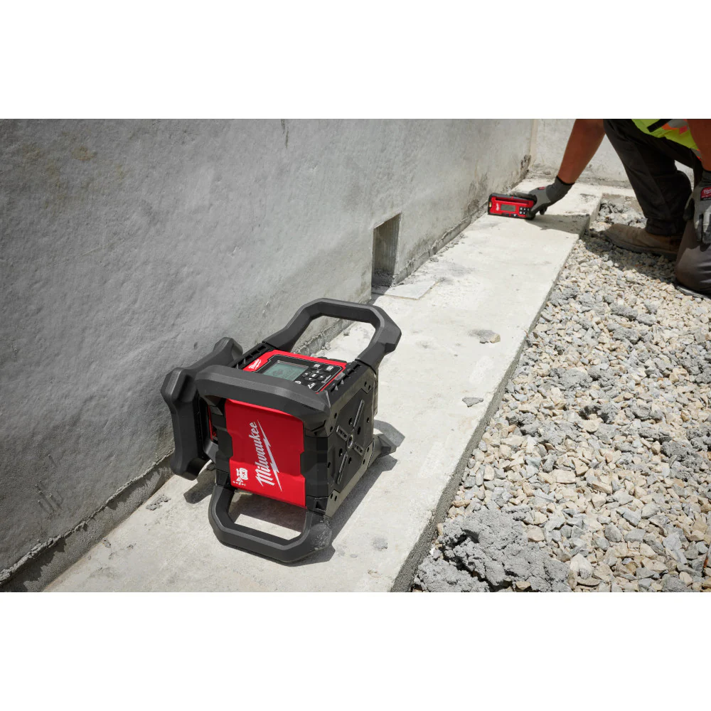 Milwaukee 3704-21 M18 18V Red Exterior Dual Slope Rotary Laser Kit w/ Receiver