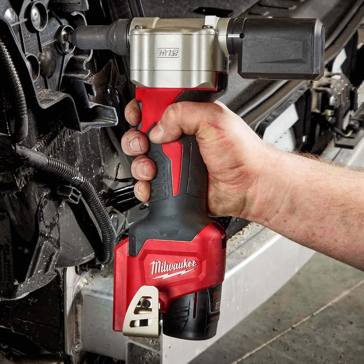 Milwaukee 2550-22 M12 FUEL 12V Heavy Duty Cordless Rivet Tool Kit