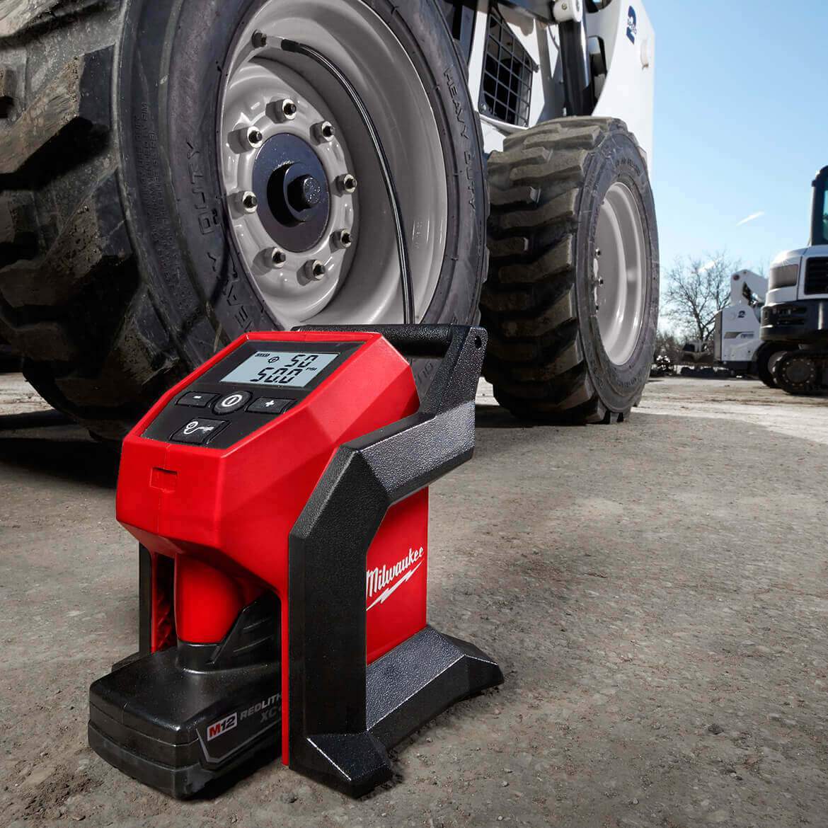 Milwaukee 2475-21XC M12 12V 4.0Ah Cordless Compact Inflator Kit