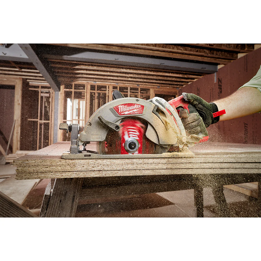Milwaukee 2830-80 M18 FUEL 7-1/4 Rear Handle Circular Saw - Bare Tool Recon