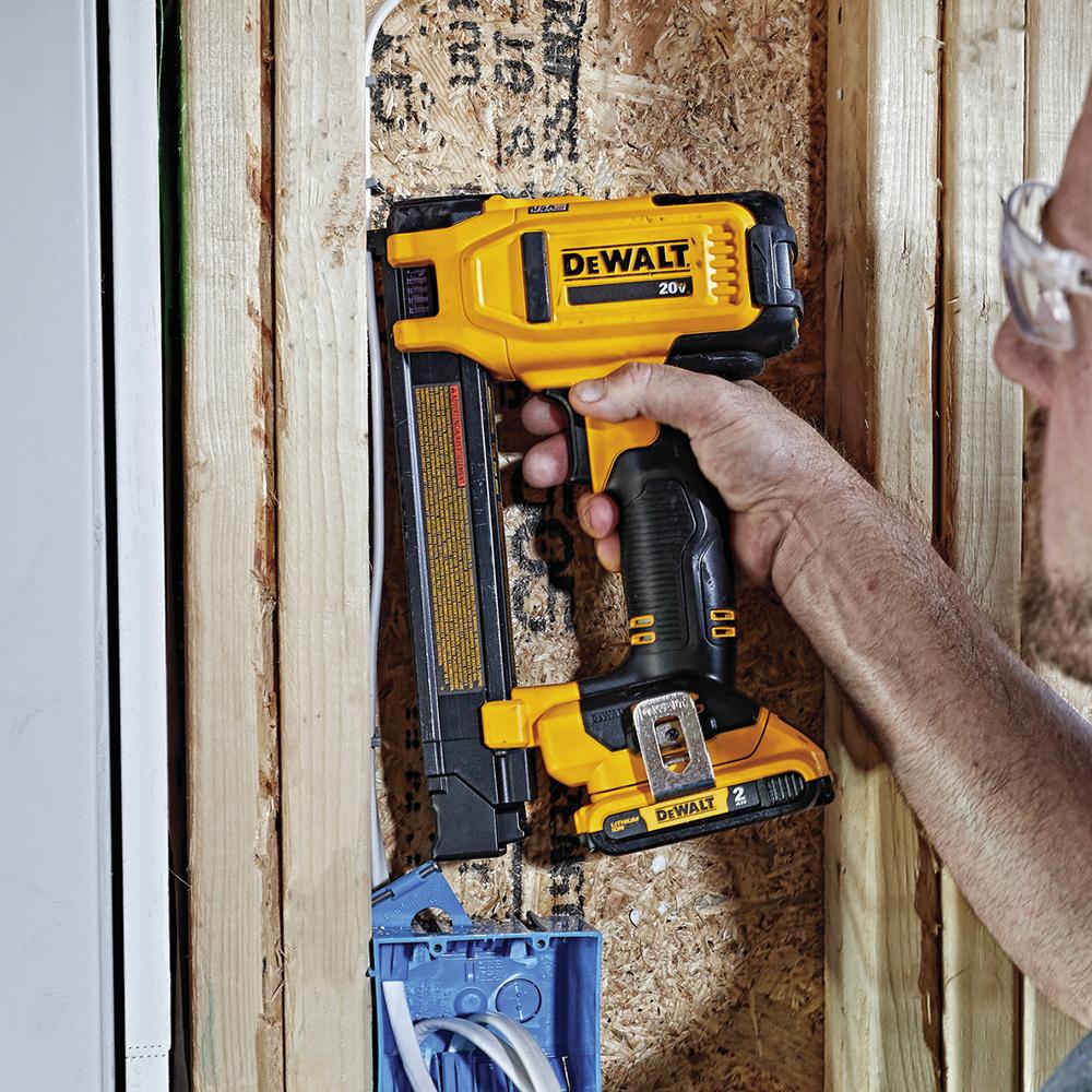 DeWALT DCN701D1 20V 1 Inch Cordless Electrician Wire Stapler Kit