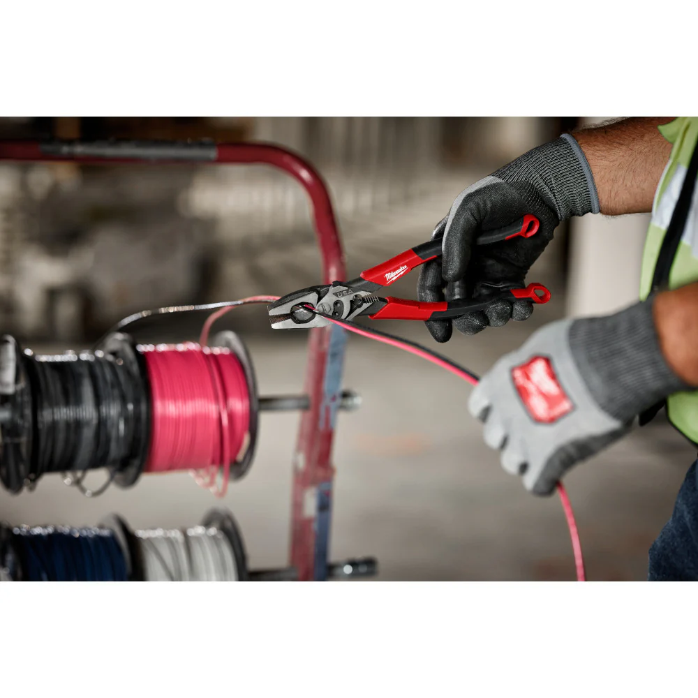 Milwaukee MT550C 9 Lineman Dipped Pliers w/ Crimper/Bolt Cutter - Made In USA