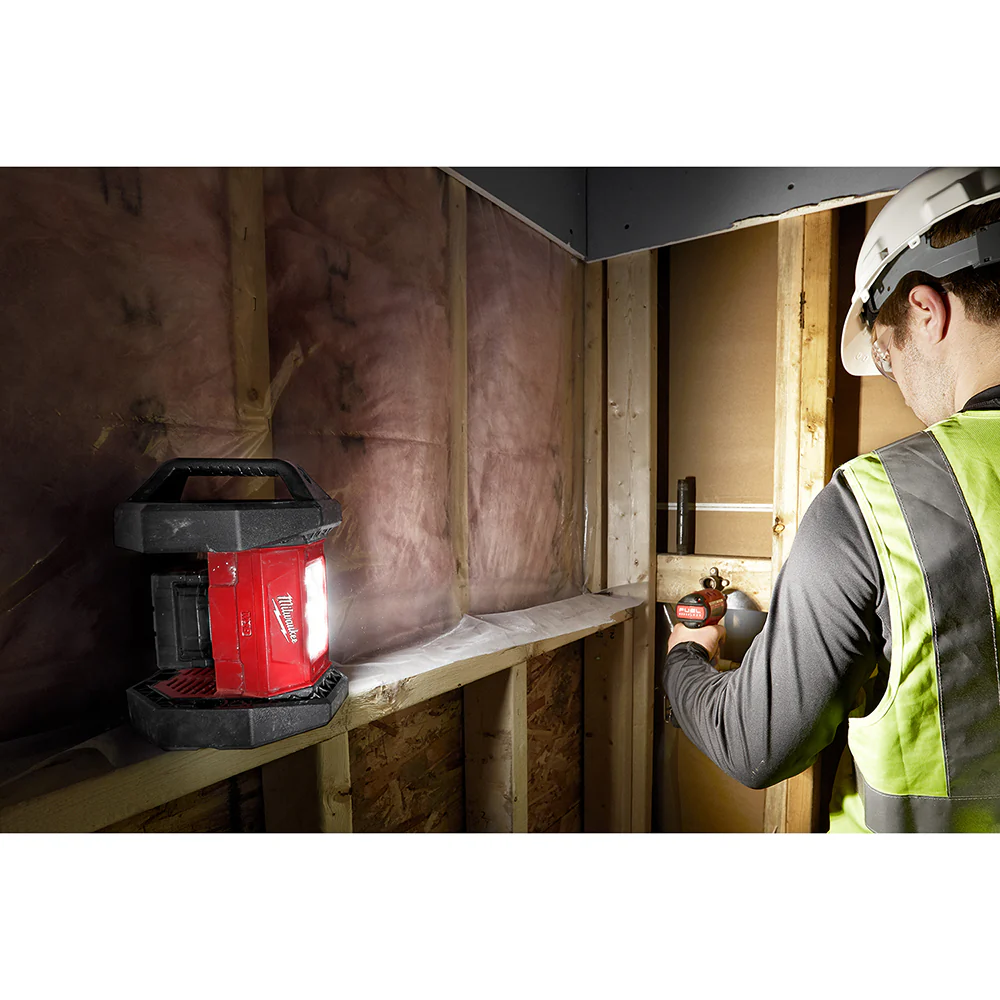 Milwaukee 2361-80 M18 18V LED Flood Light - Reconditioned