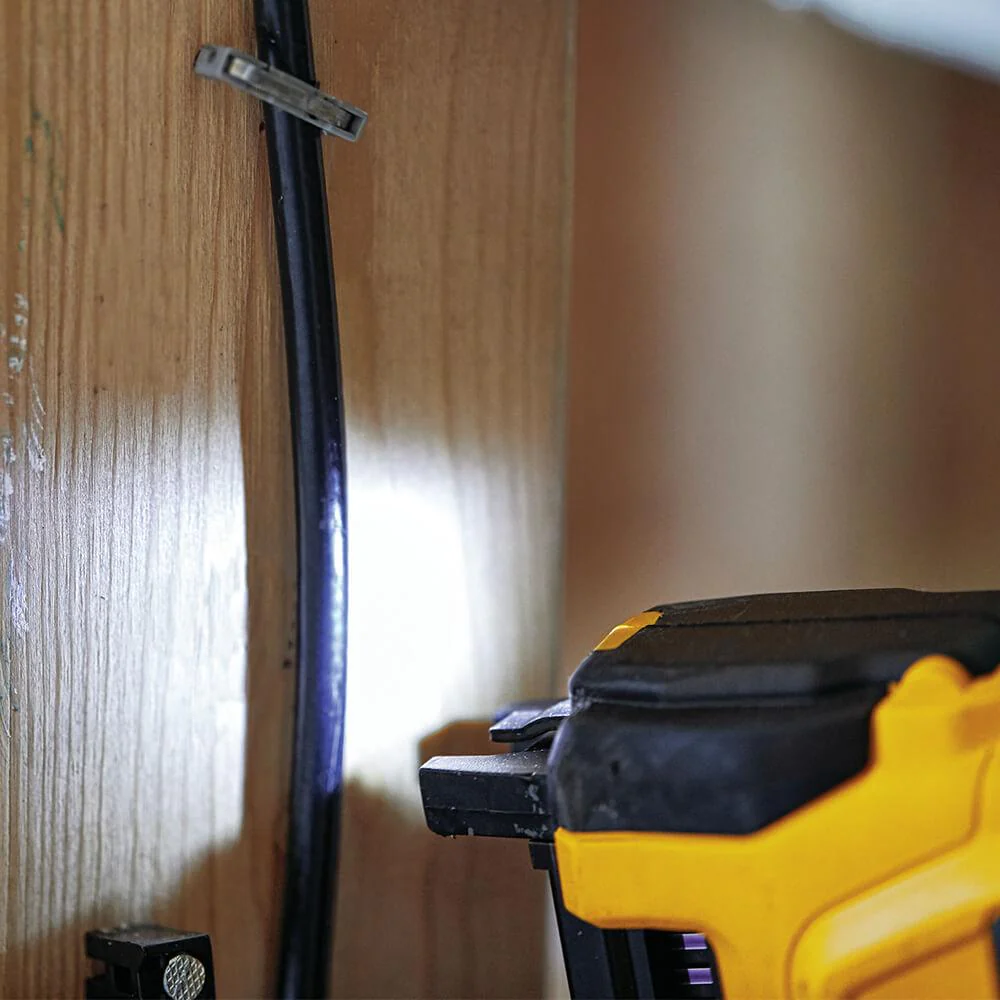 DeWALT DCN701D1 20V 1 Inch Cordless Electrician Wire Stapler Kit